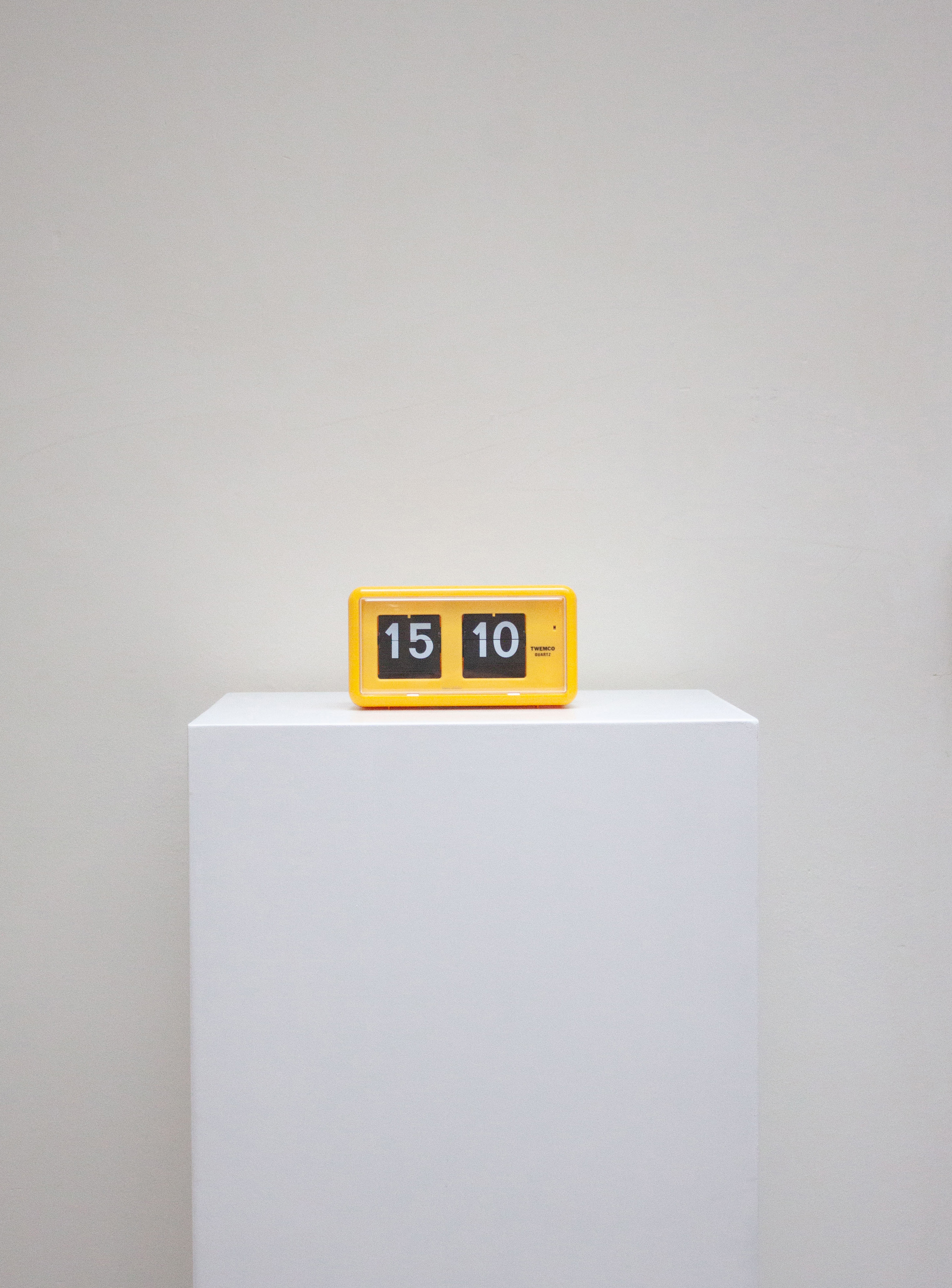Twemco QT-30 Yellow Flip Clock | Juki Amsterdam – JUKI AMSTERDAM