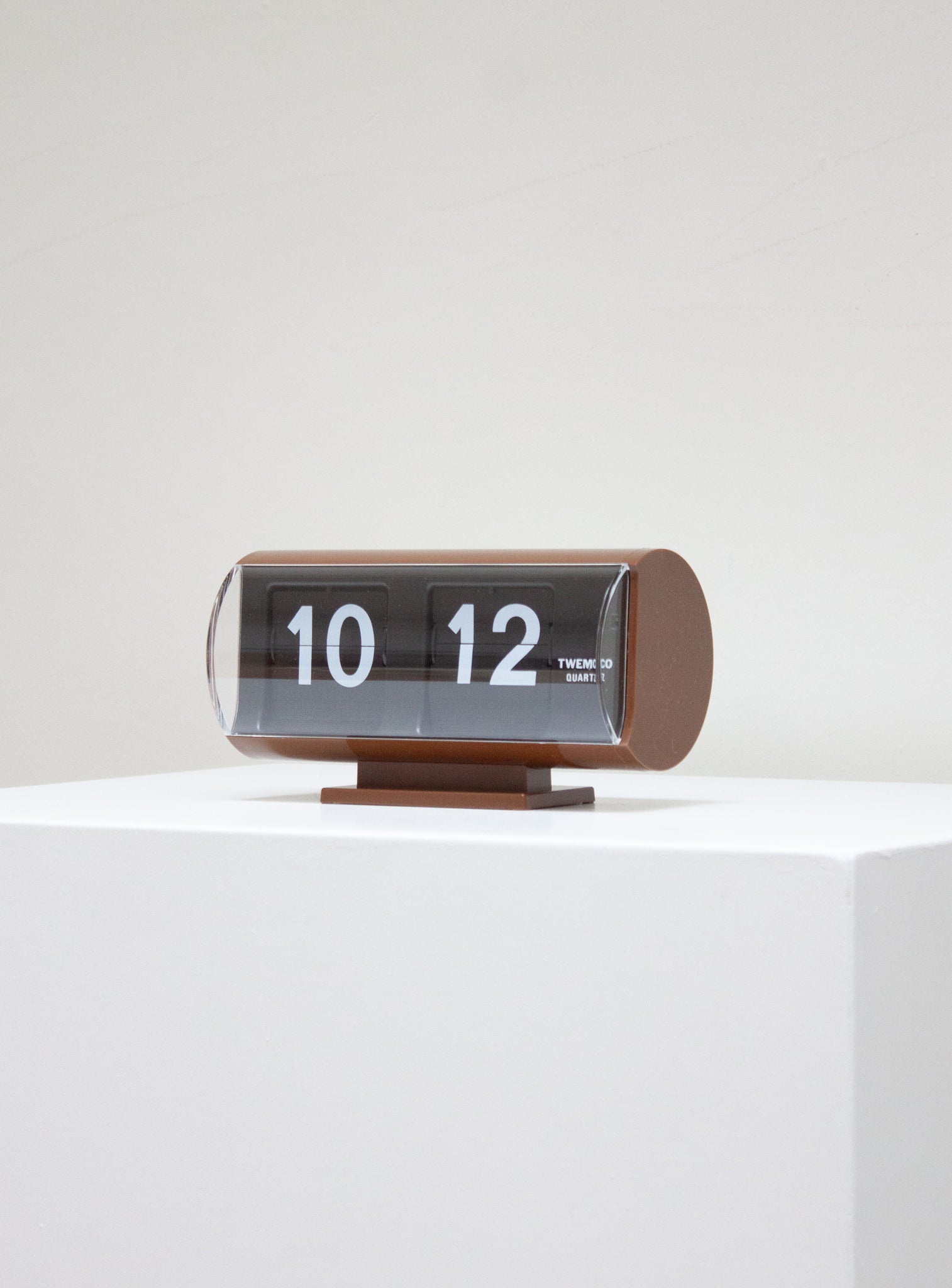 Twemco QT-30T Brown Flip Clock | Juki Amsterdam – JUKI AMSTERDAM