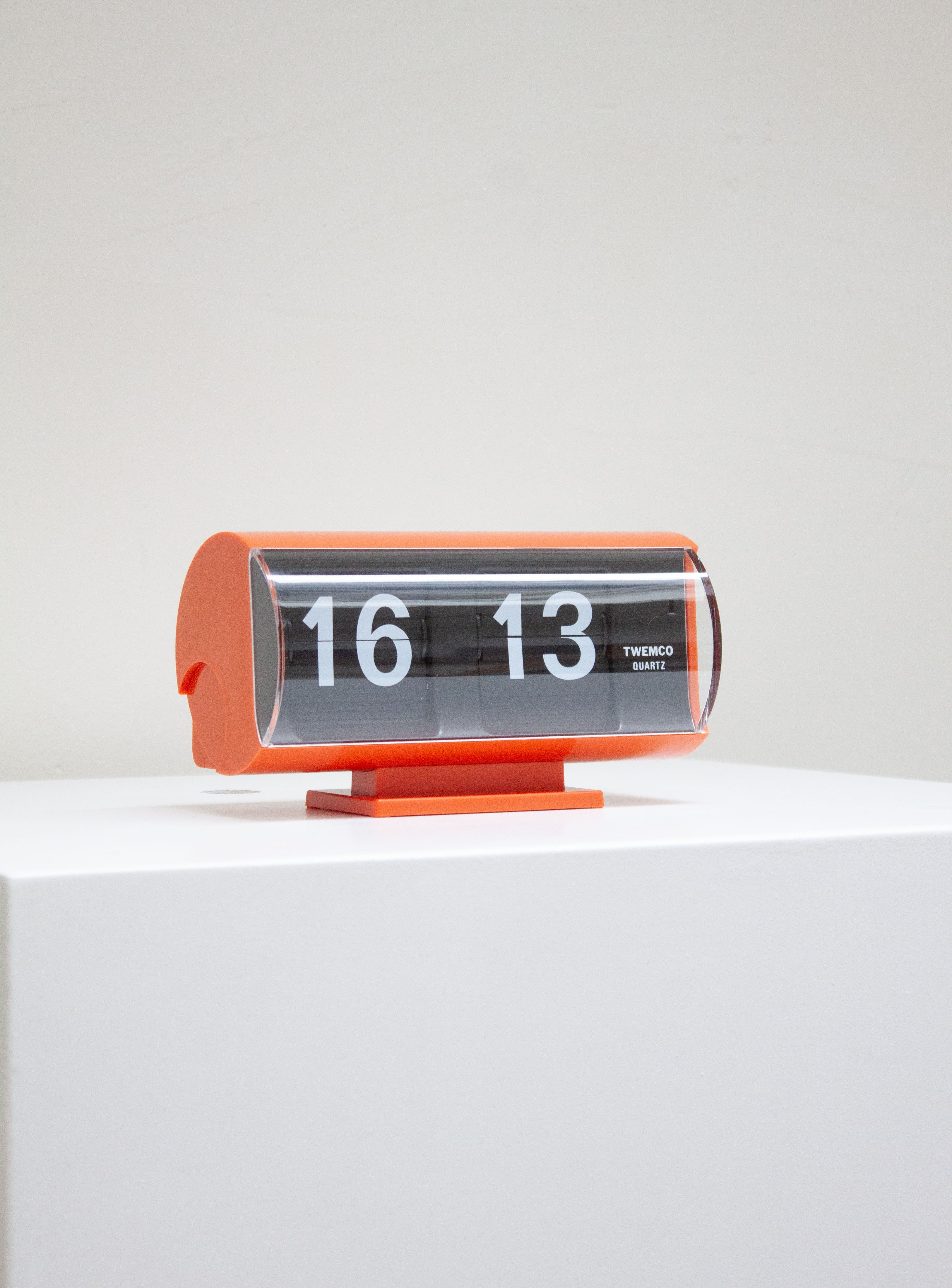 Twemco QT-30T Orange Flip Clock | Juki Amsterdam – JUKI AMSTERDAM