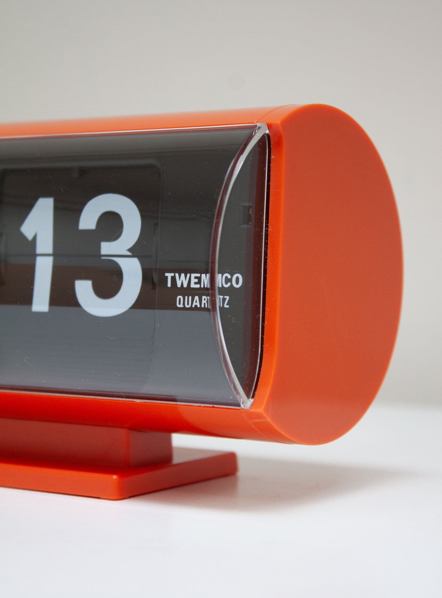 Twemco QT-30T Orange Flip Clock | Juki Amsterdam – JUKI AMSTERDAM