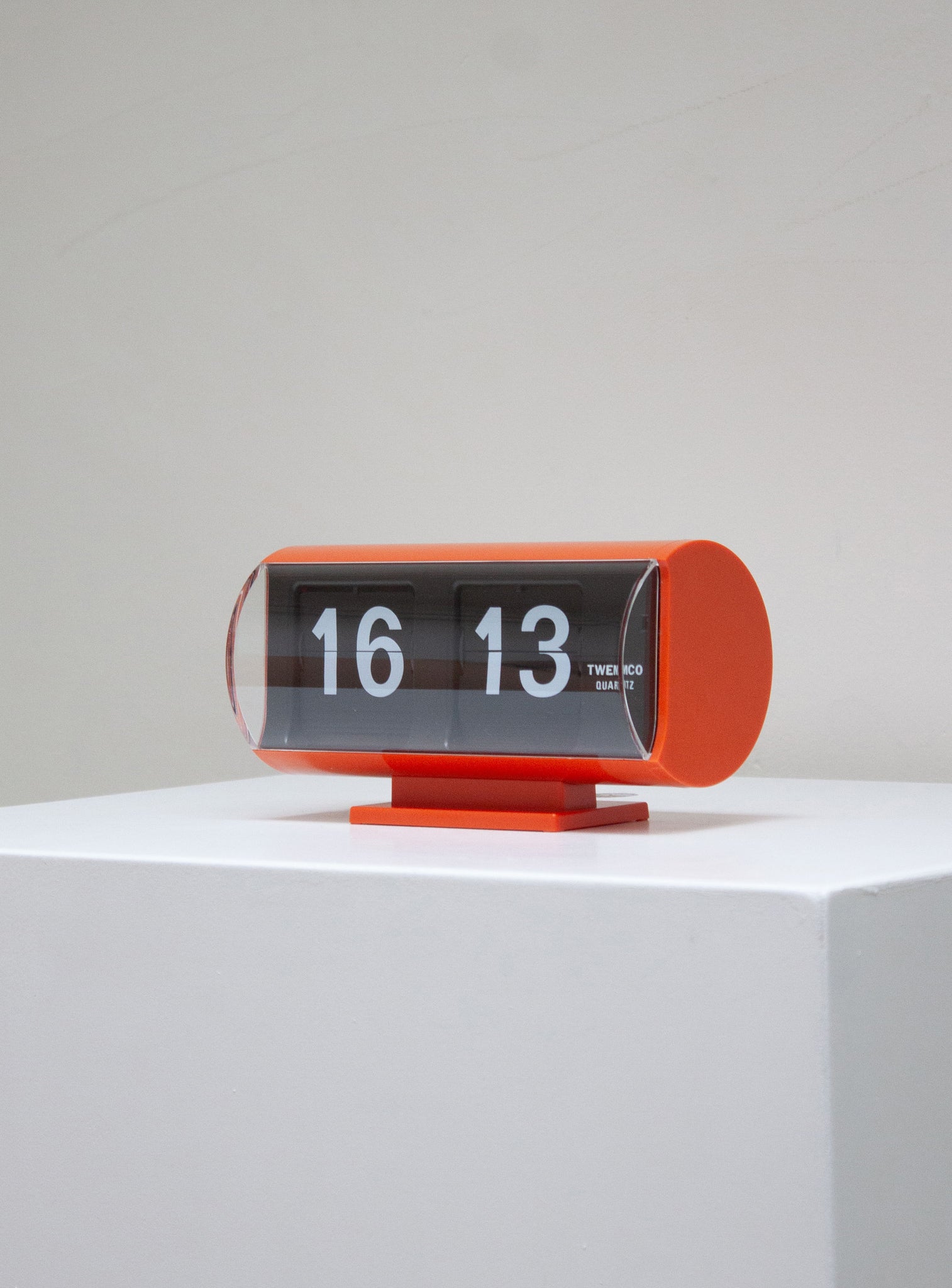 Twemco QT-30T Orange Flip Clock | Juki Amsterdam – JUKI AMSTERDAM