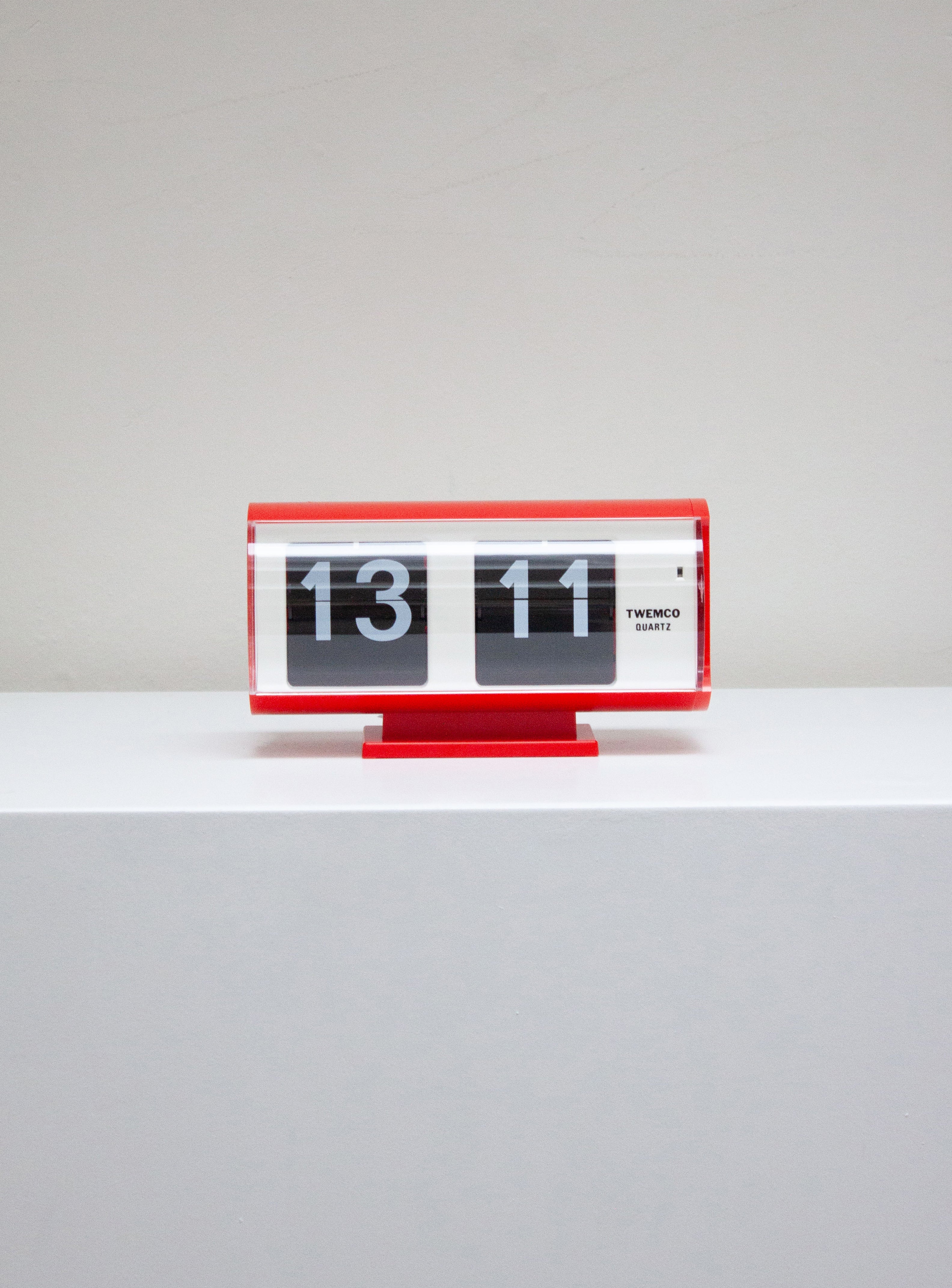 Twemco QT-30T Red Flip Clock | Juki Amsterdam – JUKI AMSTERDAM