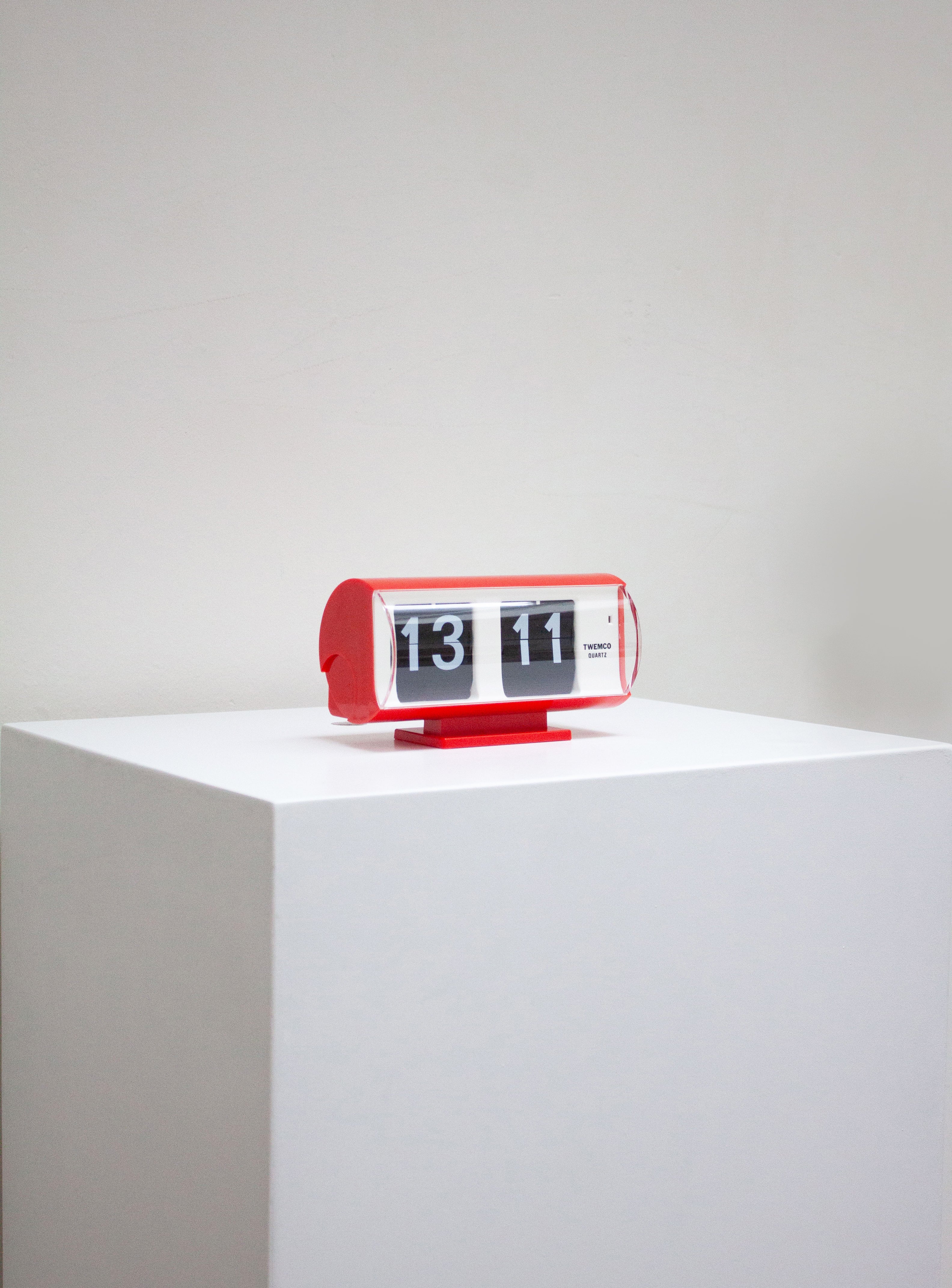 Twemco QT-30T Red Flip Clock | Juki Amsterdam – JUKI AMSTERDAM