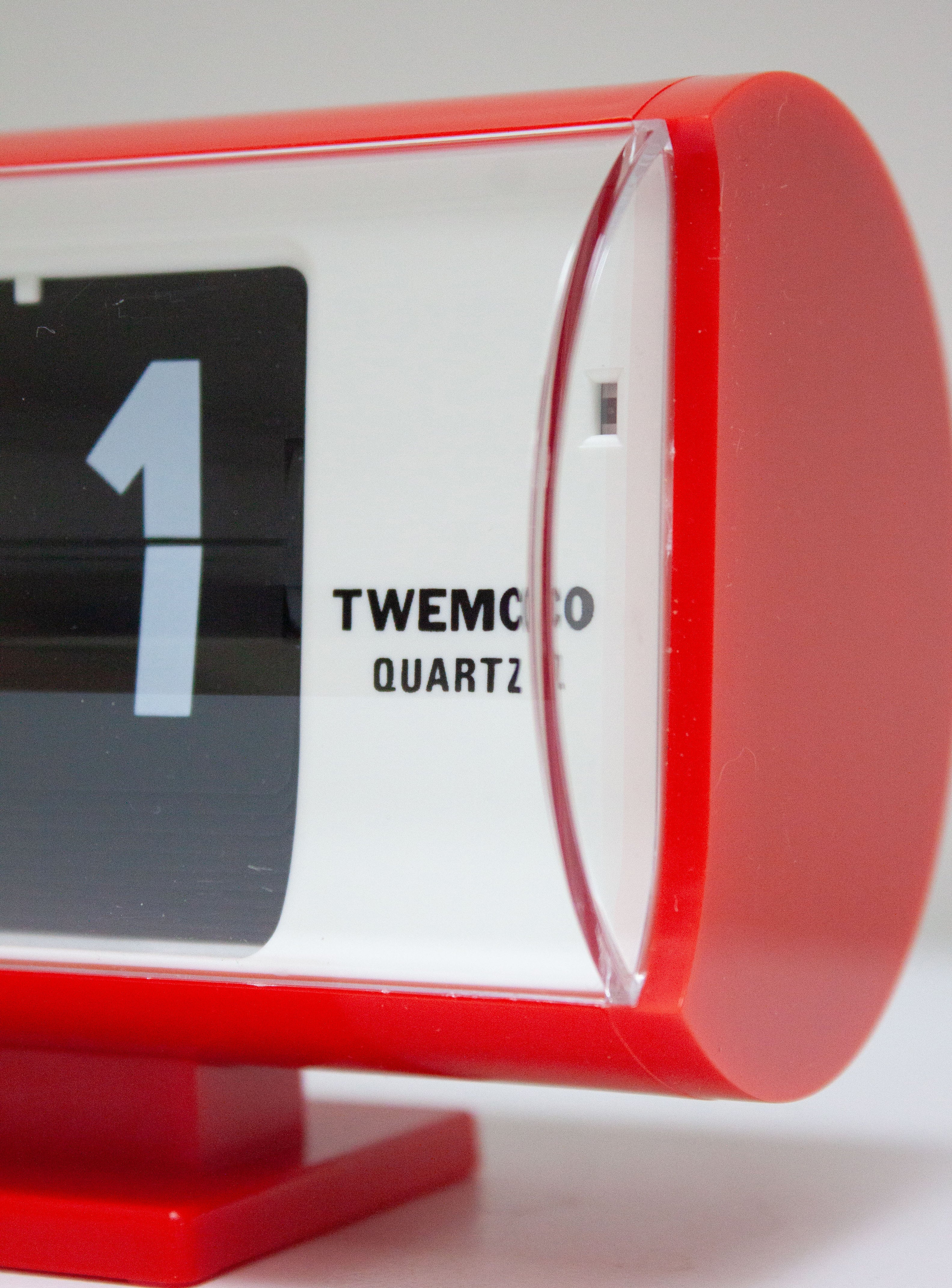 Twemco QT-30T Red Flip Clock | Juki Amsterdam – JUKI AMSTERDAM