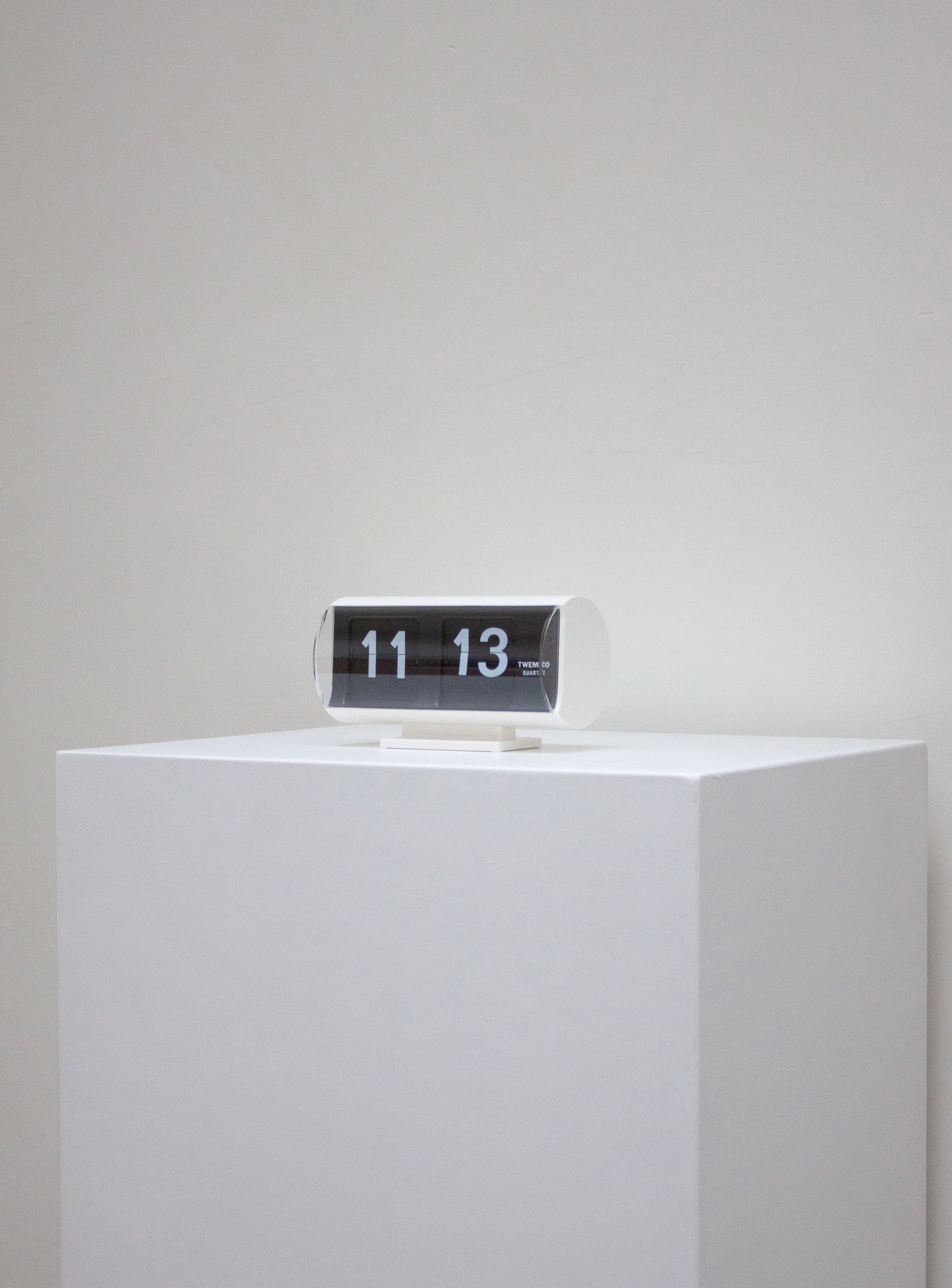 Twemco QT-30T White Flip Clock | Juki Amsterdam – JUKI AMSTERDAM