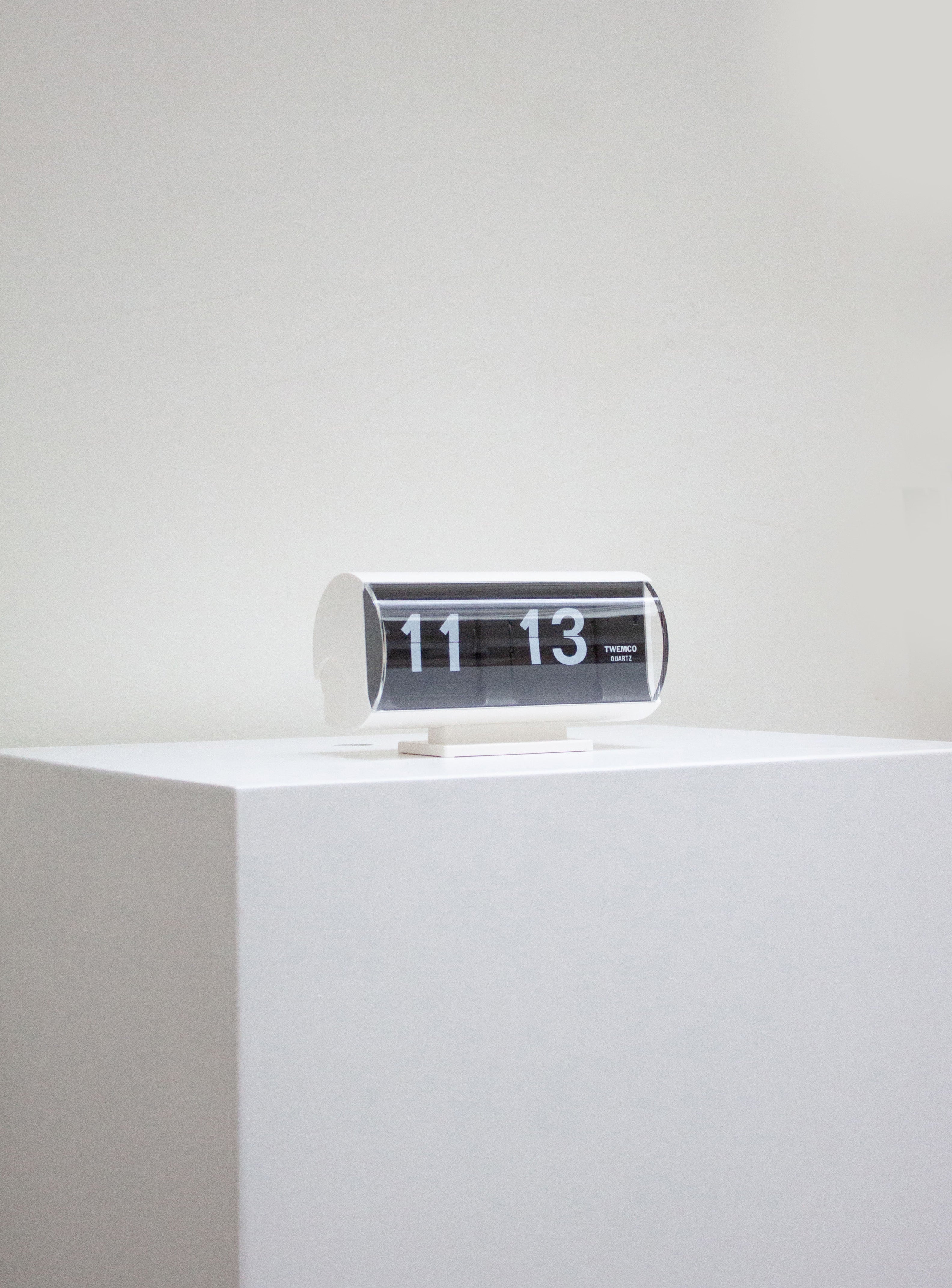 Twemco QT-30T White Flip Clock | Juki Amsterdam – JUKI AMSTERDAM