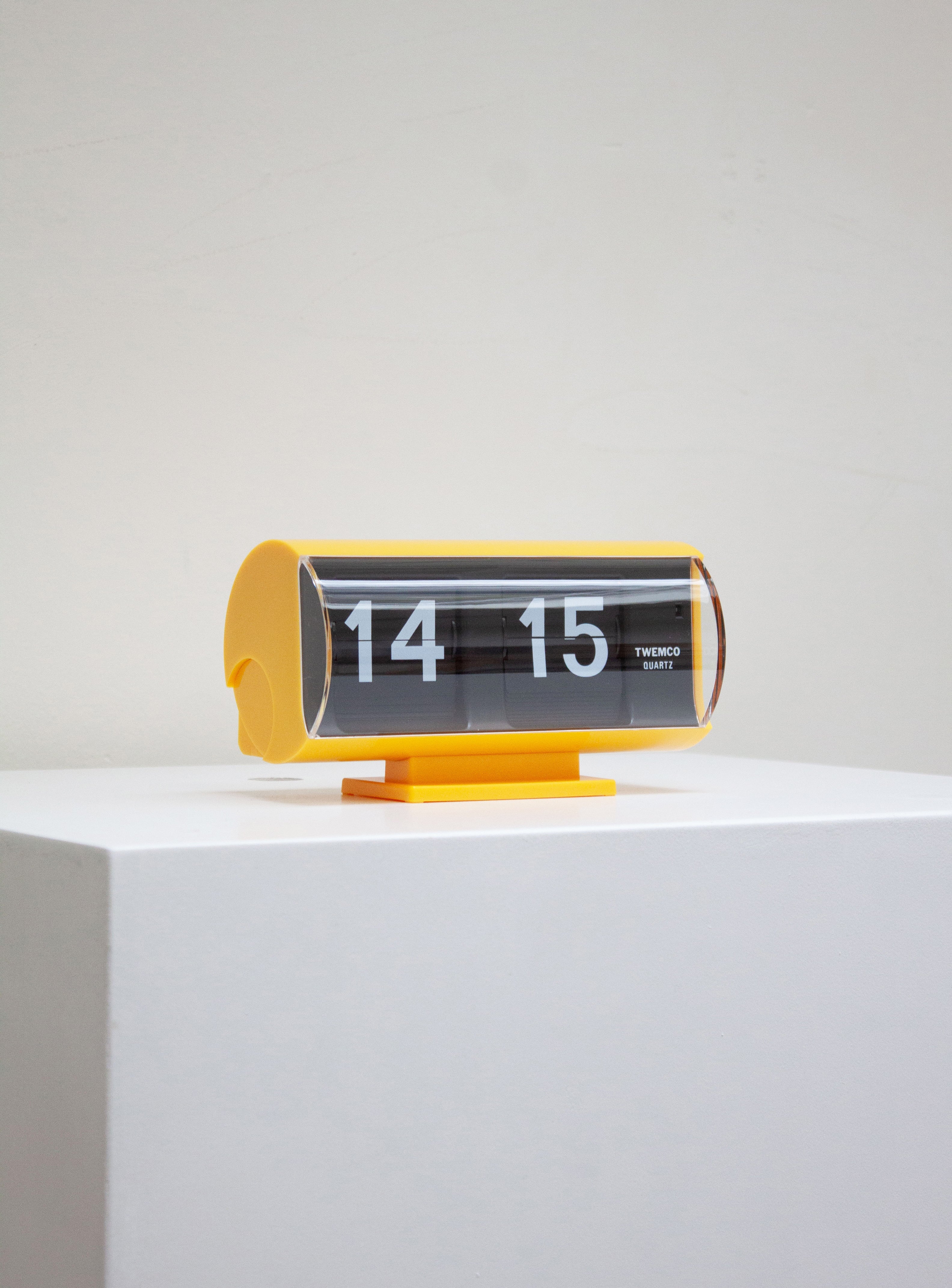 Twemco QT-30T Yellow Flip Clock | Juki Amsterdam – JUKI AMSTERDAM