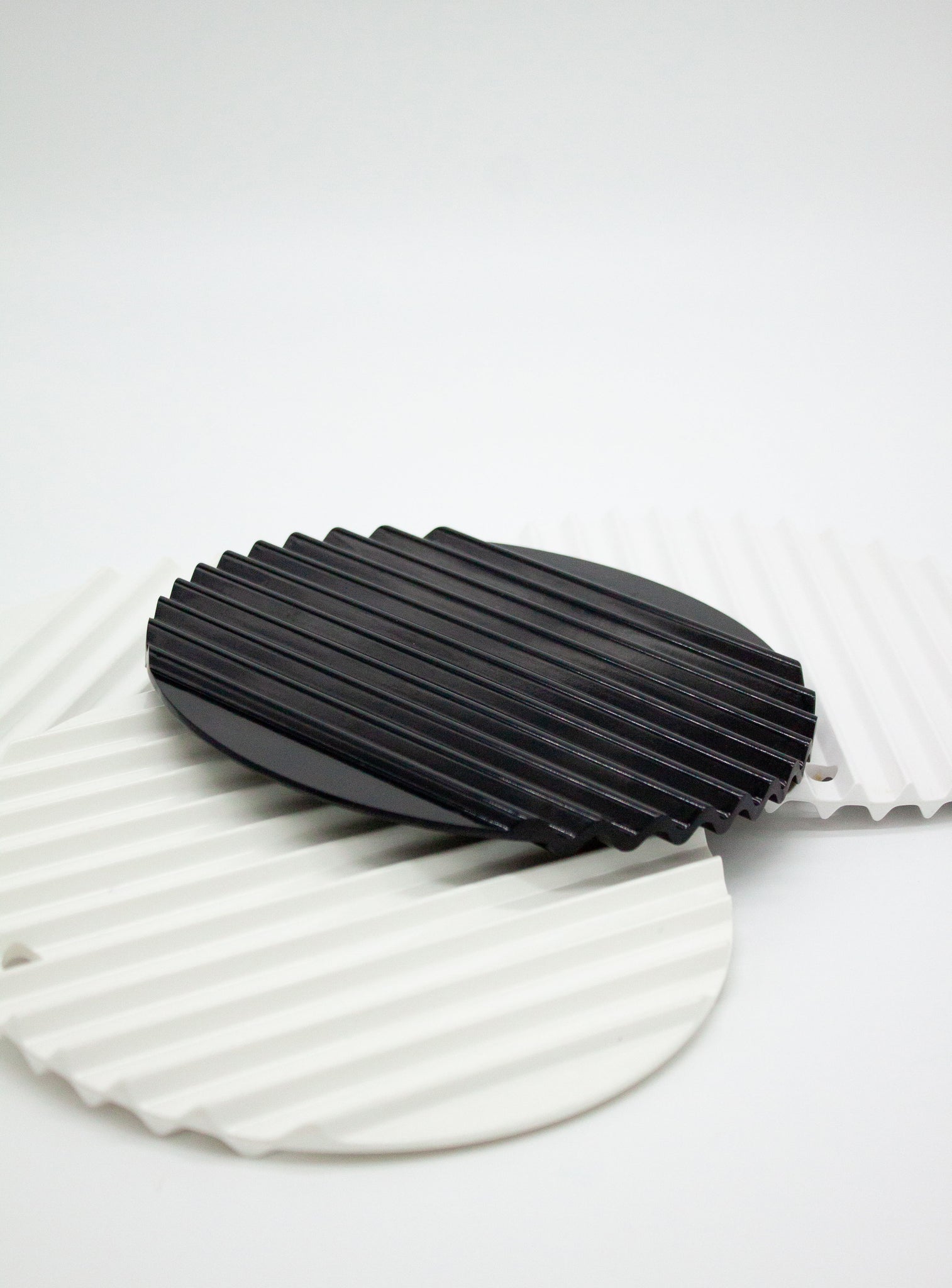 Ribbed Pan Coaster (White & Black)