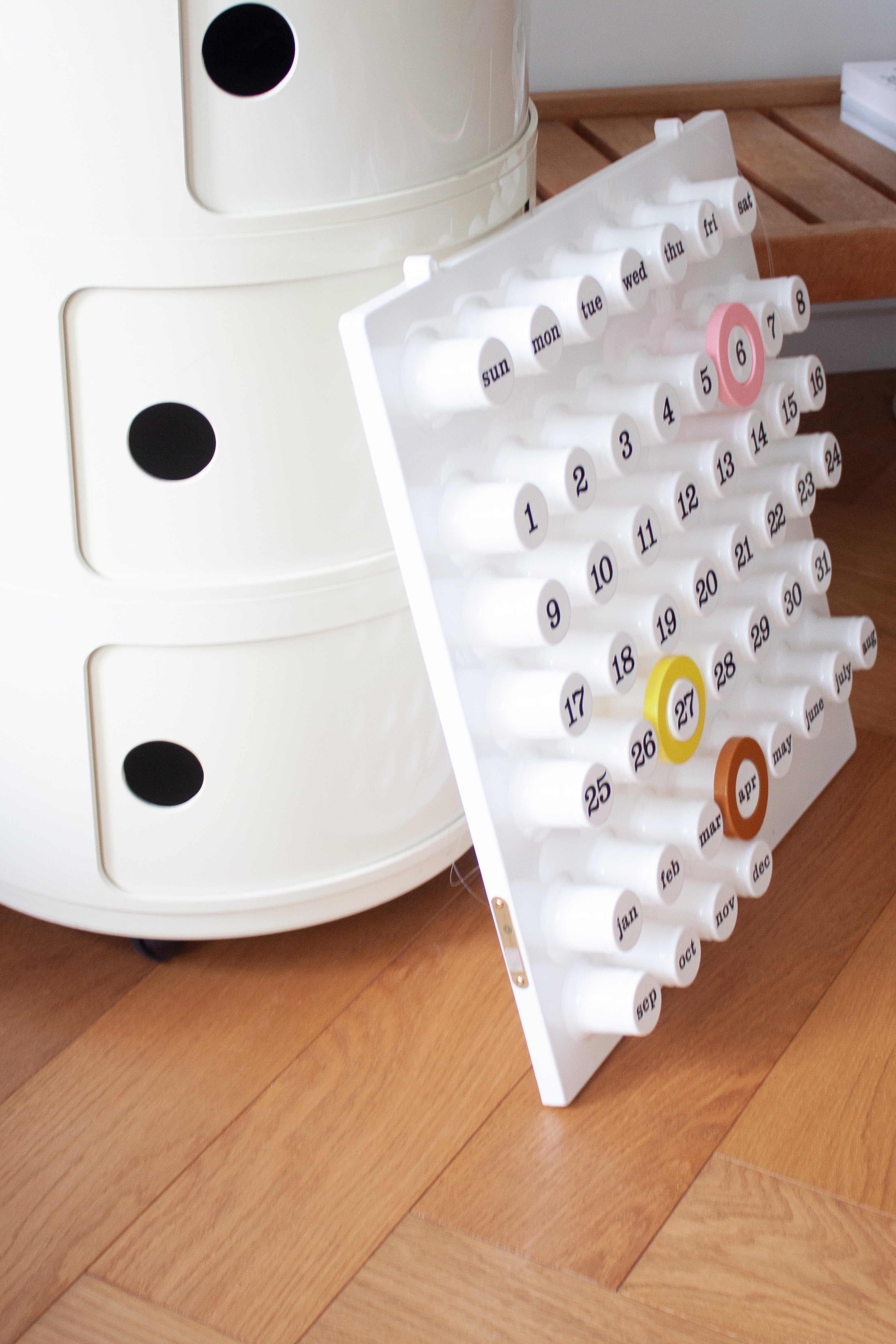 正規品　RING A DATE The Original RING-A-DATE Calendar in White – I LOVE DESIGN