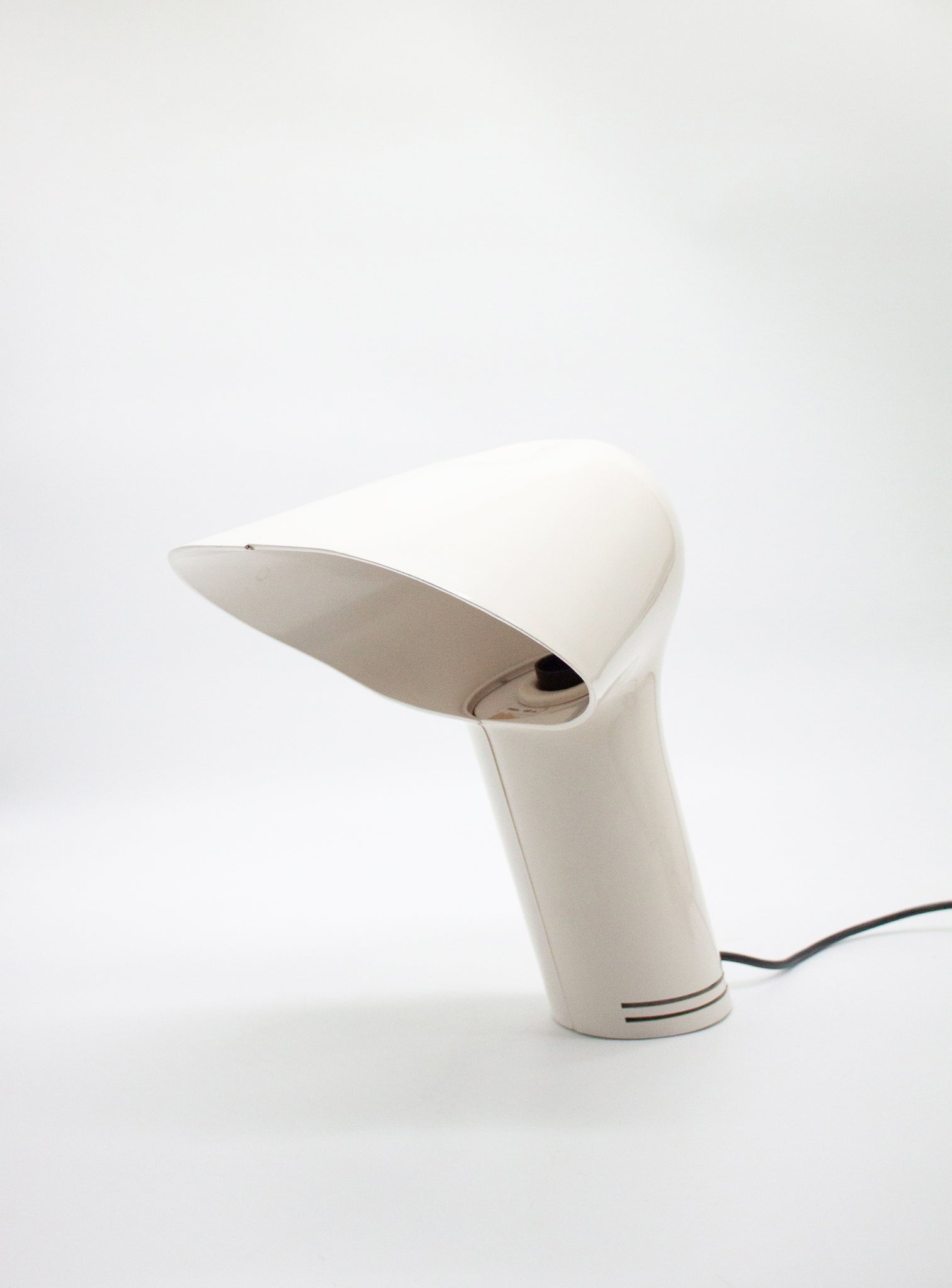 iGuzzini Sorella Desk Lamp by Harvey Guzzini